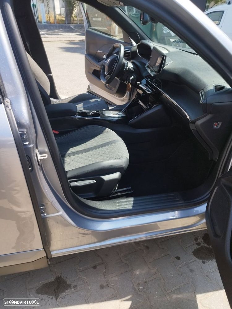 Peugeot 2008 1.2 PureTech Allure EAT8 - 12