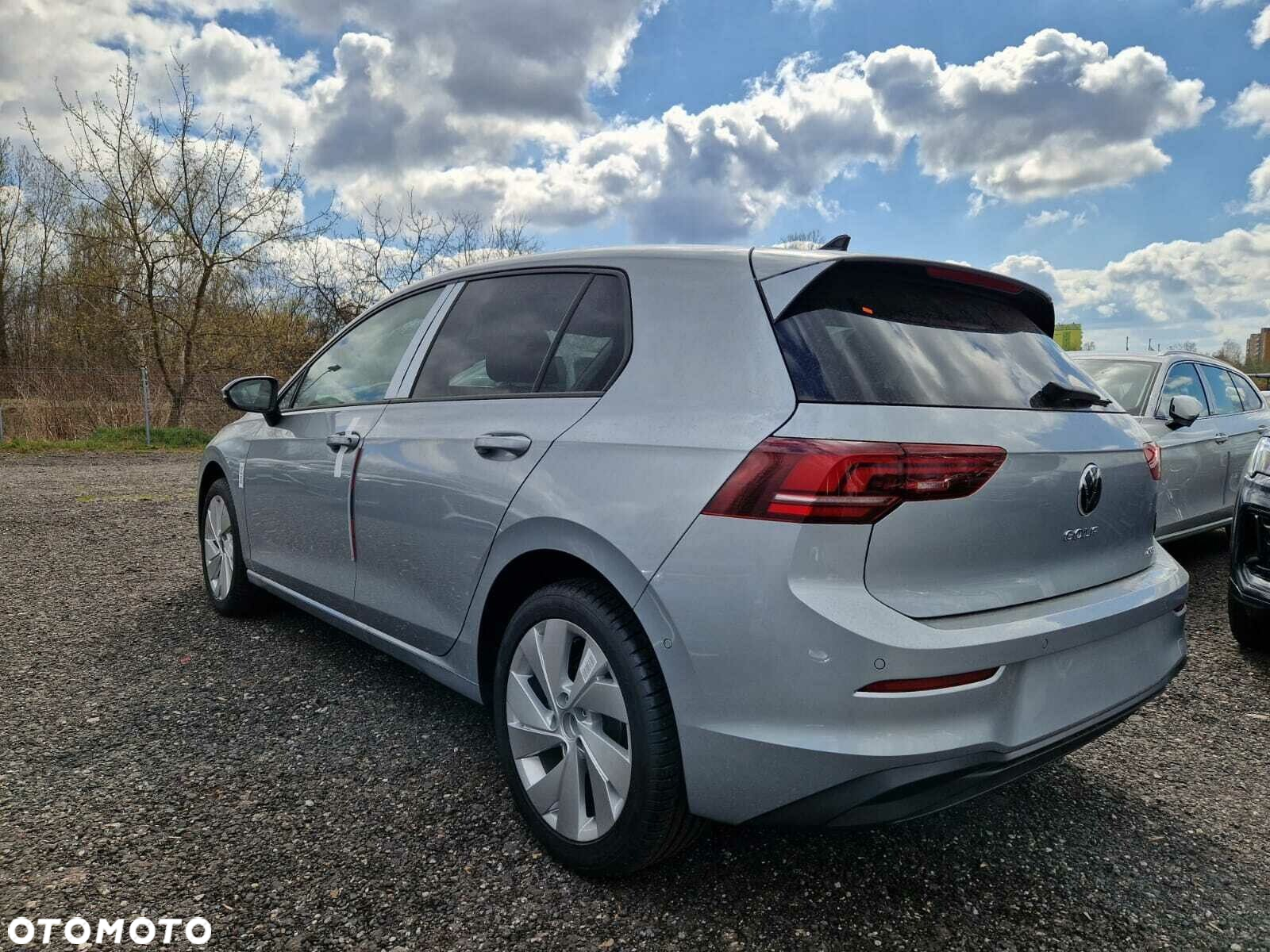 Volkswagen Golf - 8