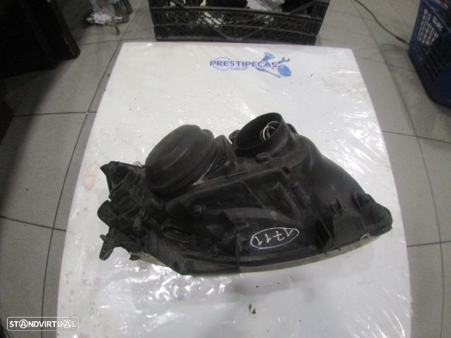 Farol Far1711 SAAB 93 2 SPORT HATCH FASE 1 2006 1.9TID 150CV 5P AZUL ESQ H7 + H7 HELLA SAAB 93 SW 2006 1.9TID 120CV 5P PRETO - 2