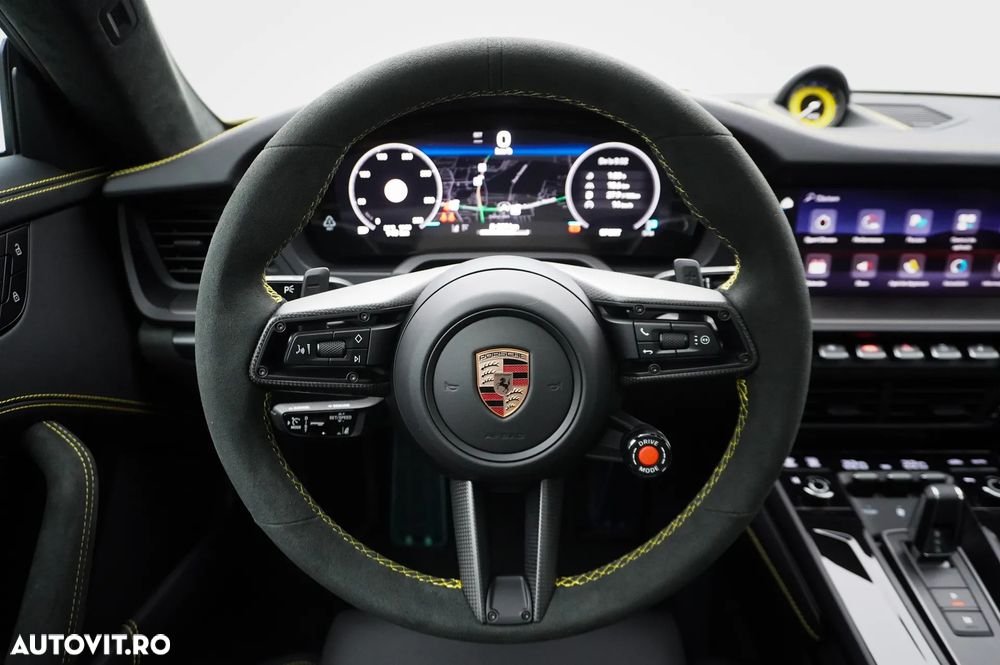 Porsche 911 Carrera 4 GTS PDK - 27