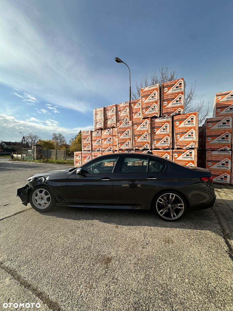 BMW Seria 5 M550i xDrive sport - 12