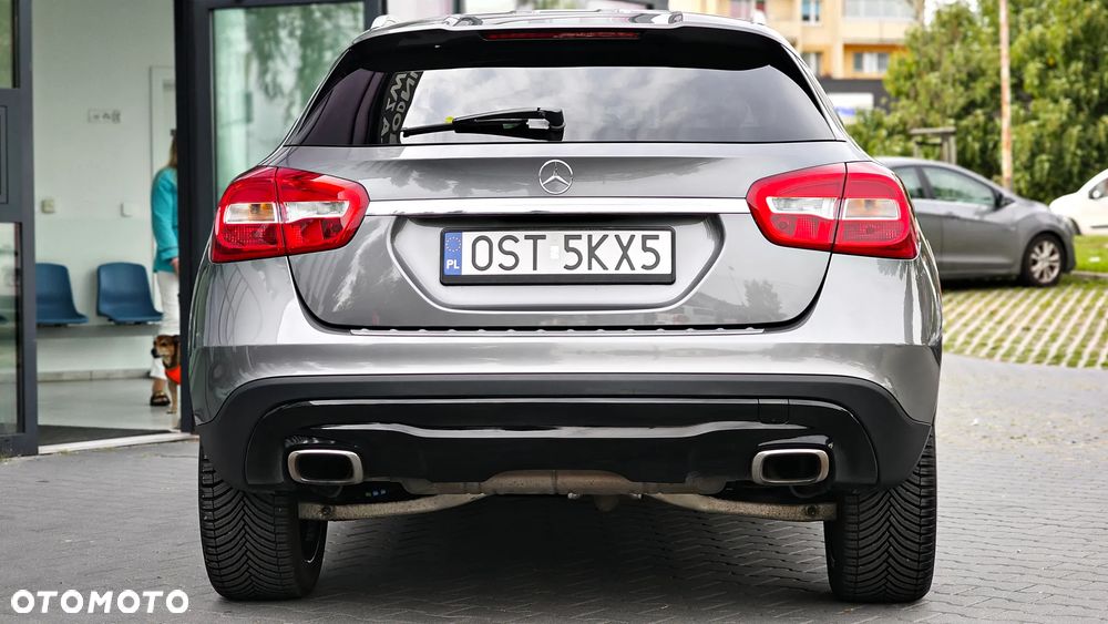 Mercedes-Benz GLA - 9