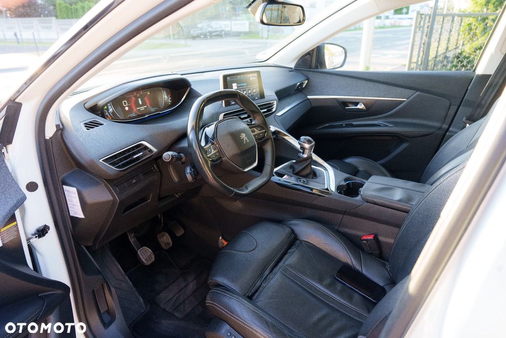 Peugeot 3008 1.2 PureTech GPF Allure S&S - 8