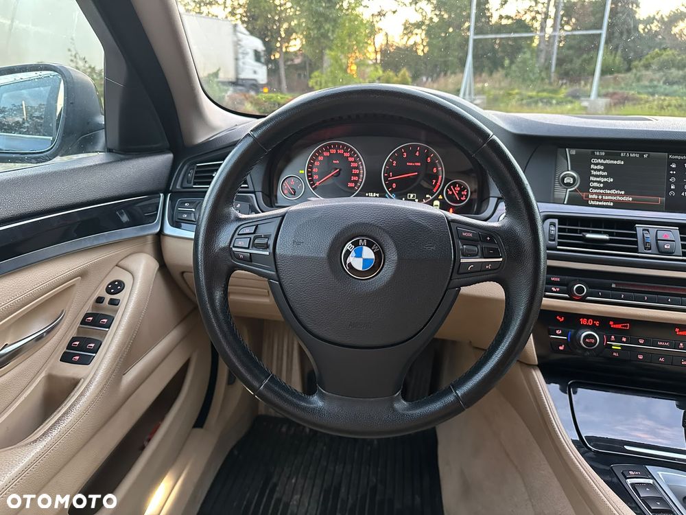 BMW Seria 5 520i Luxury Line - 8