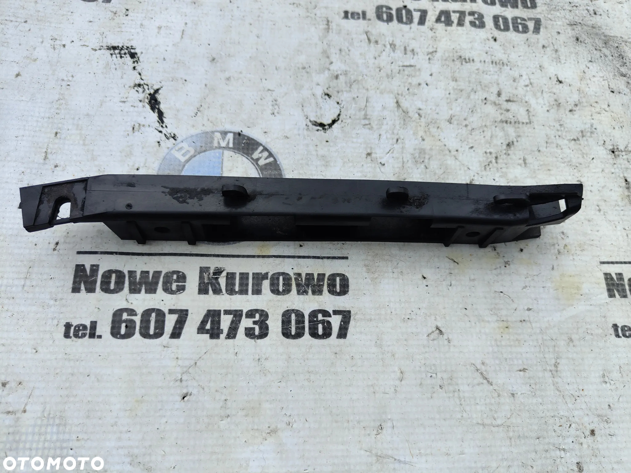 BMW E65 E66 Ślizg zderzaka przedniego lewy 8223247 - 2