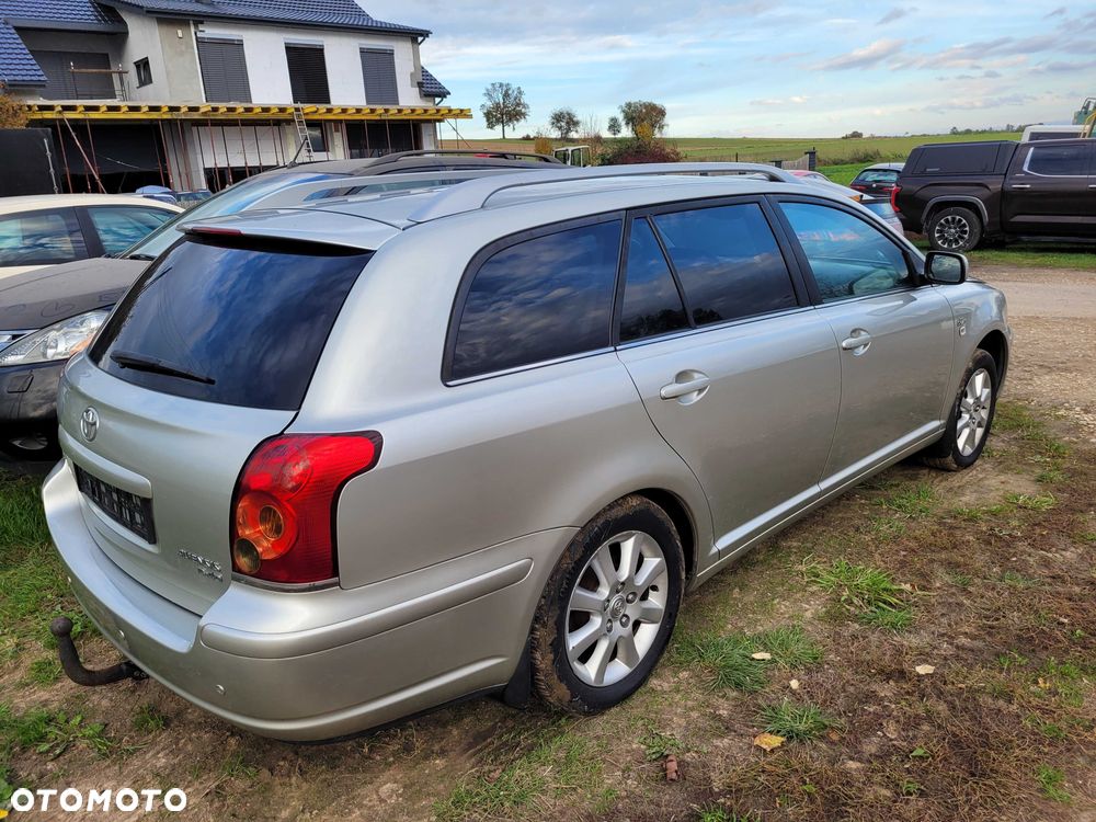 Toyota Avensis - 2