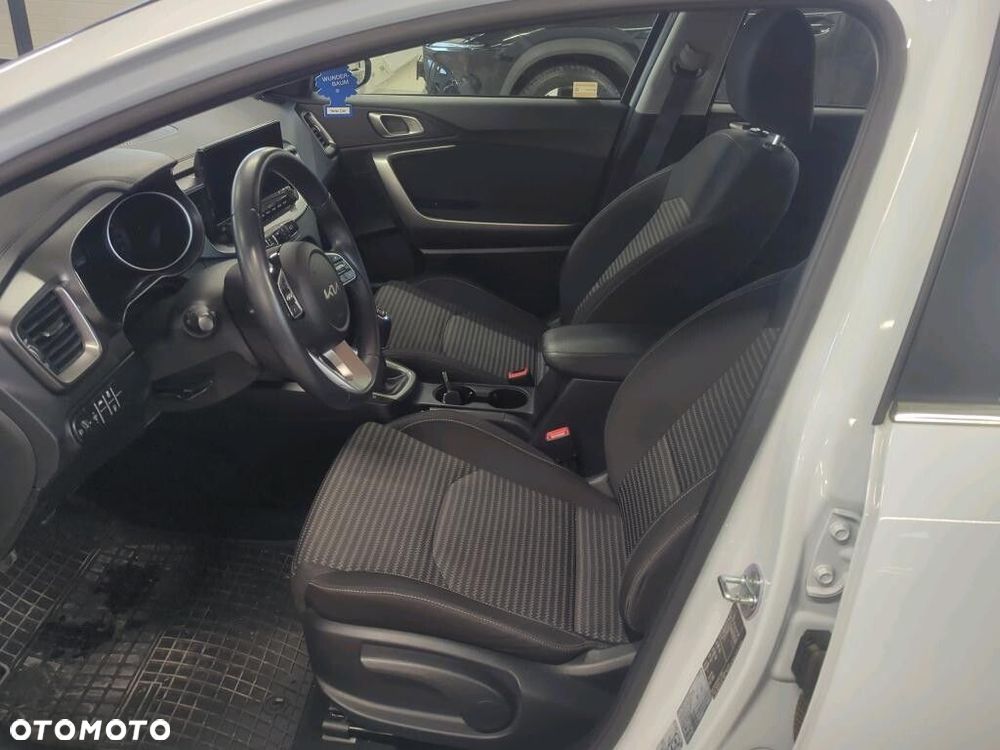 Kia Ceed - 9