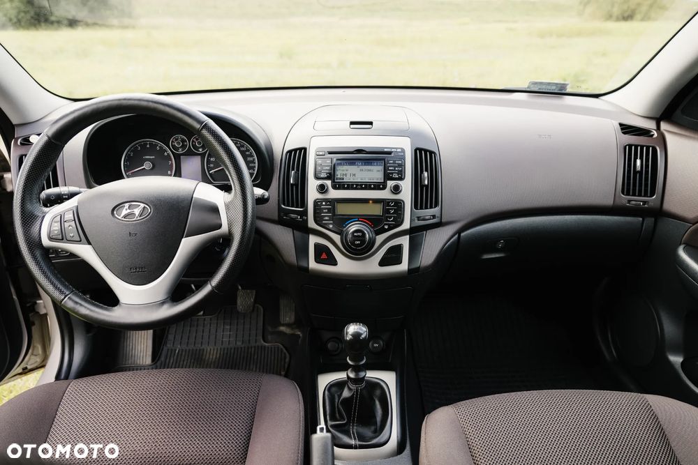 Hyundai i30 1.6 Comfort - 14