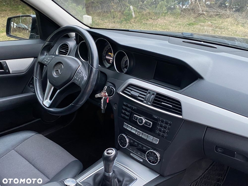 Mercedes-Benz Klasa C 180 (BlueEFFICIENCY) Avantgarde - 28