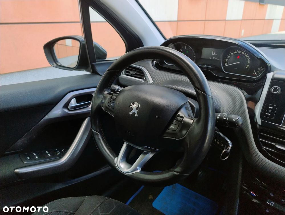 Peugeot 2008 1.2 Pure Tech Allure S&S - 12