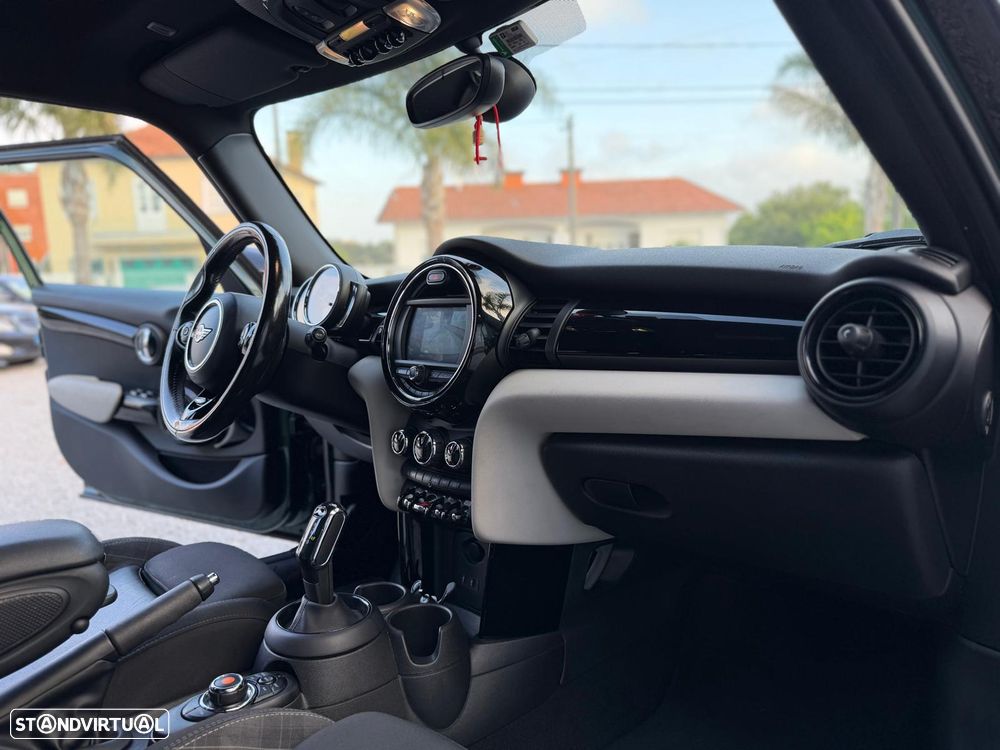 MINI 5 Portas Cooper D 4Business Auto - 16