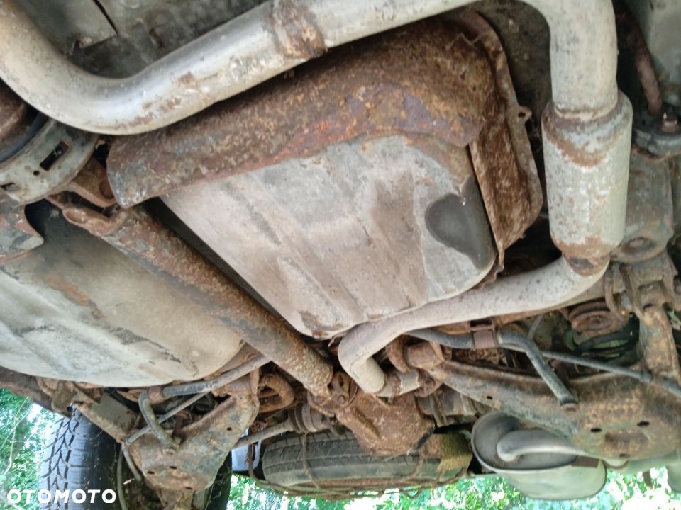 BAK ZBIORNIK PALIWA MITSUBISHI SPACE WAGON  BENZYNA 92-01 - 1