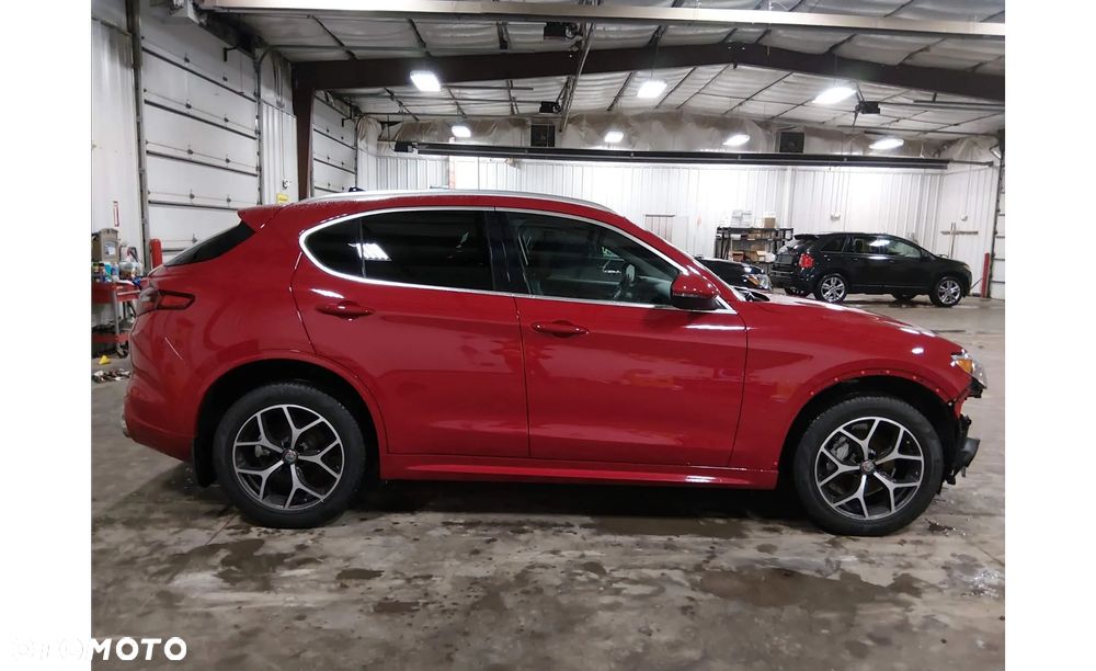 Alfa Romeo Stelvio 2.0 Turbo 16V AT8-Q4 Ti - 5