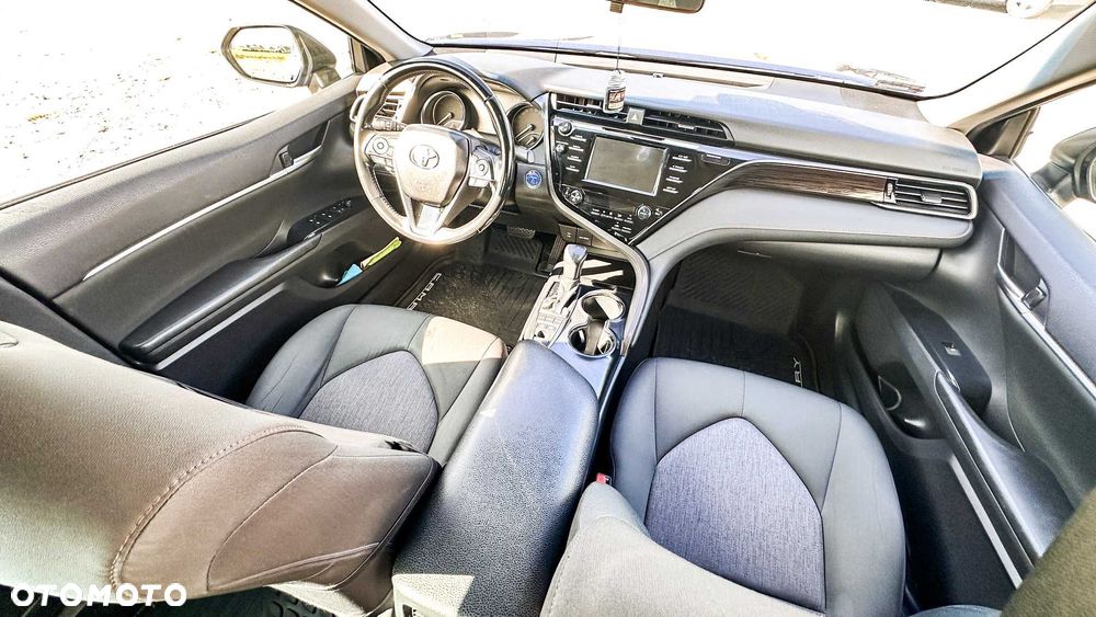Toyota Camry - 6