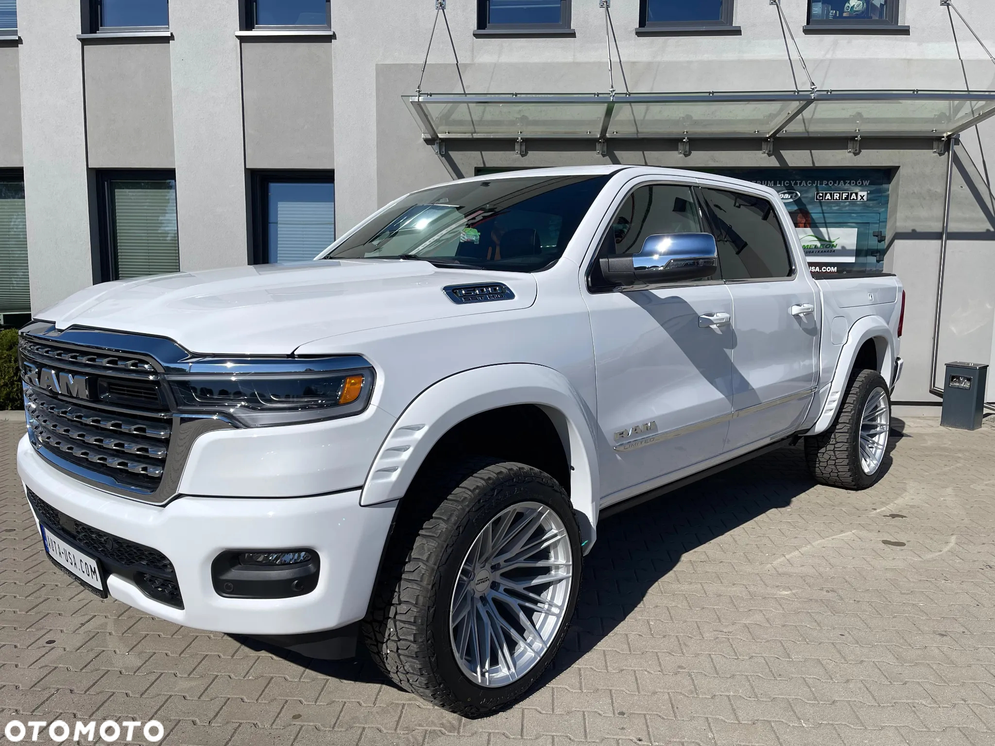 RAM 1500 ver-5-7-crew-cab-limited - 4
