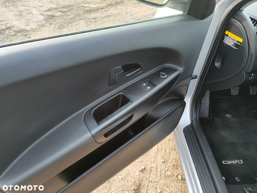 Kia Ceed 1.4 CVVT Attract - 16