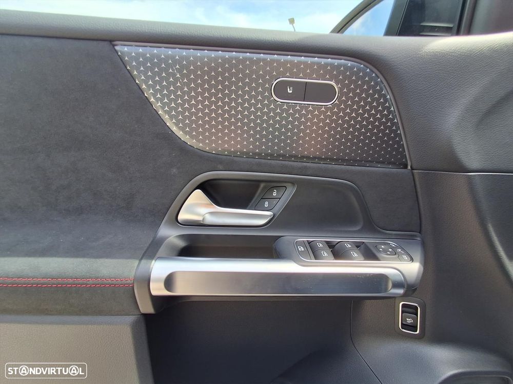 Mercedes-Benz EQB - 10