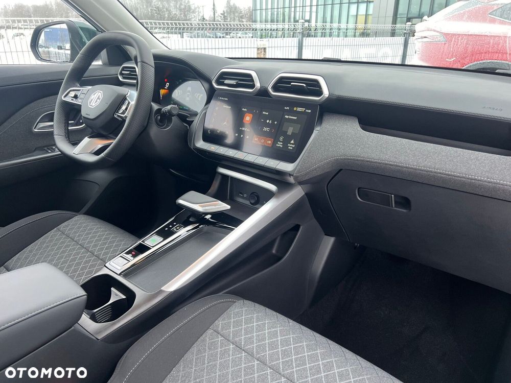 MG ZS Hybrid+ - 11