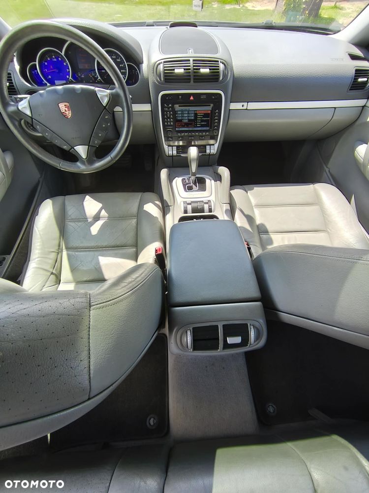 Porsche Cayenne - 2
