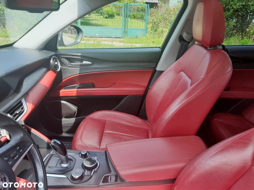 Alfa Romeo Stelvio 2.0 Turbo 16V AT8-Q4 Executive - 14