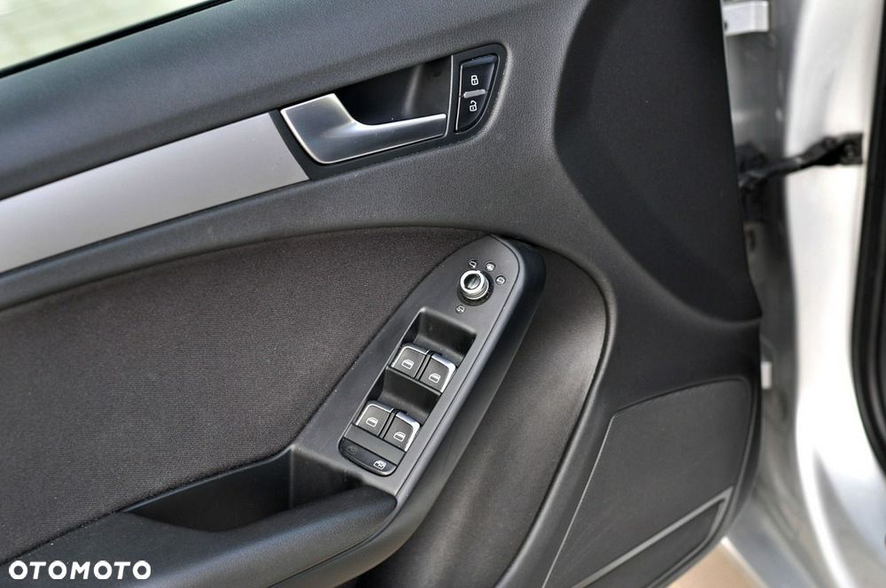 Audi A4 Avant 2.0 TDI DPF Ambiente - 12