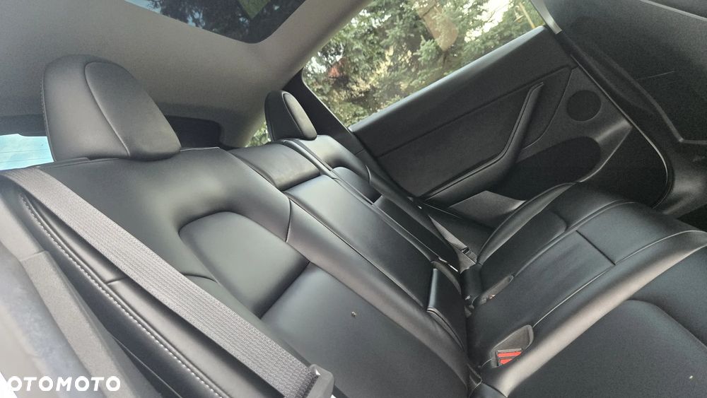 Tesla Model Y Long Range Dual Motor AWD - 12