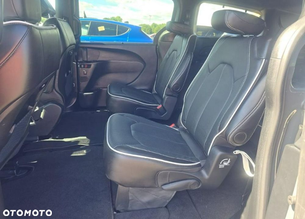 Chrysler Pacifica - 11