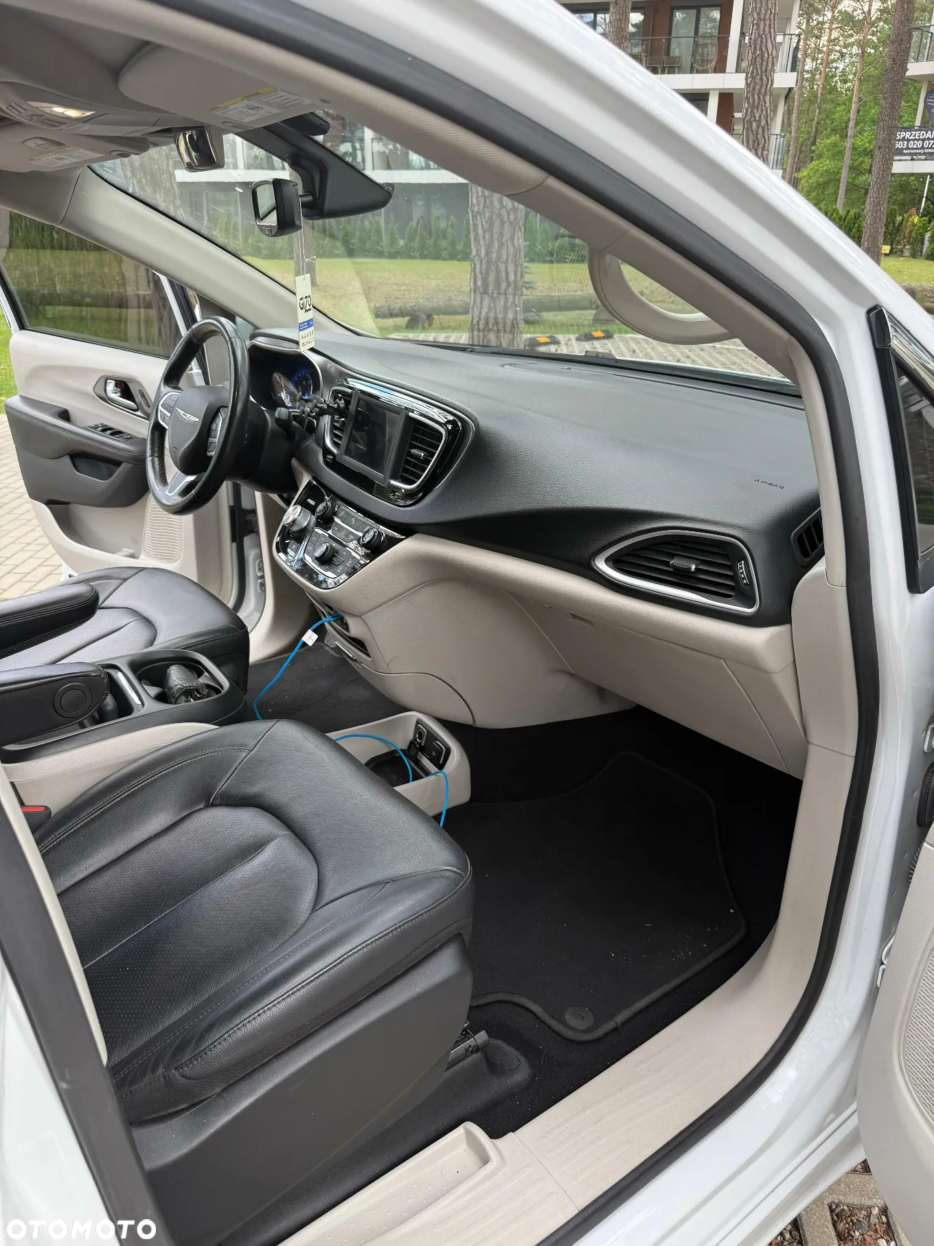 Chrysler Pacifica - 10