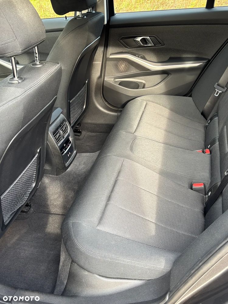 BMW Seria 3 320d Touring Advantage - 13
