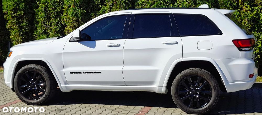 Jeep Grand Cherokee - 22