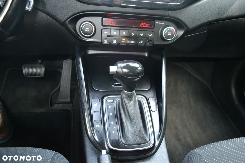 Kia Carens 1.7 CRDi Business Line 7os 7DCT - 23