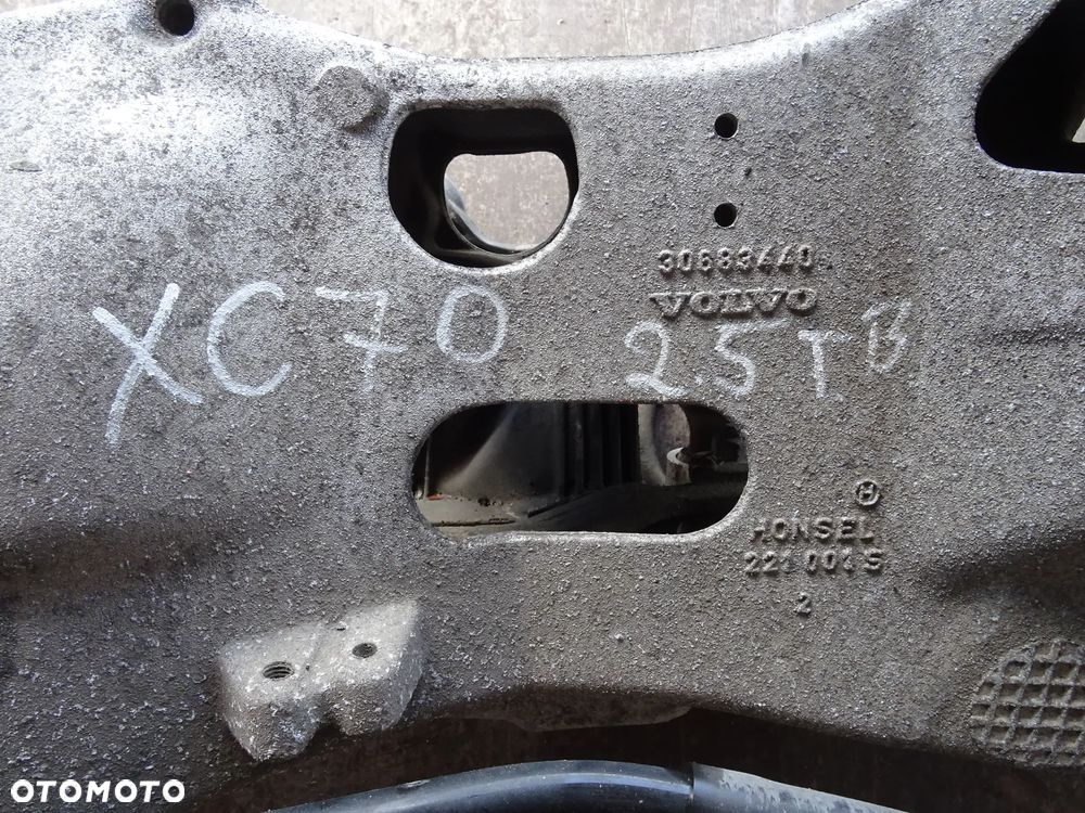 VOLVO XC70 01-07 2.5T 210KM BELKA ZAWIESZENIA TYŁ TYLNA - 2