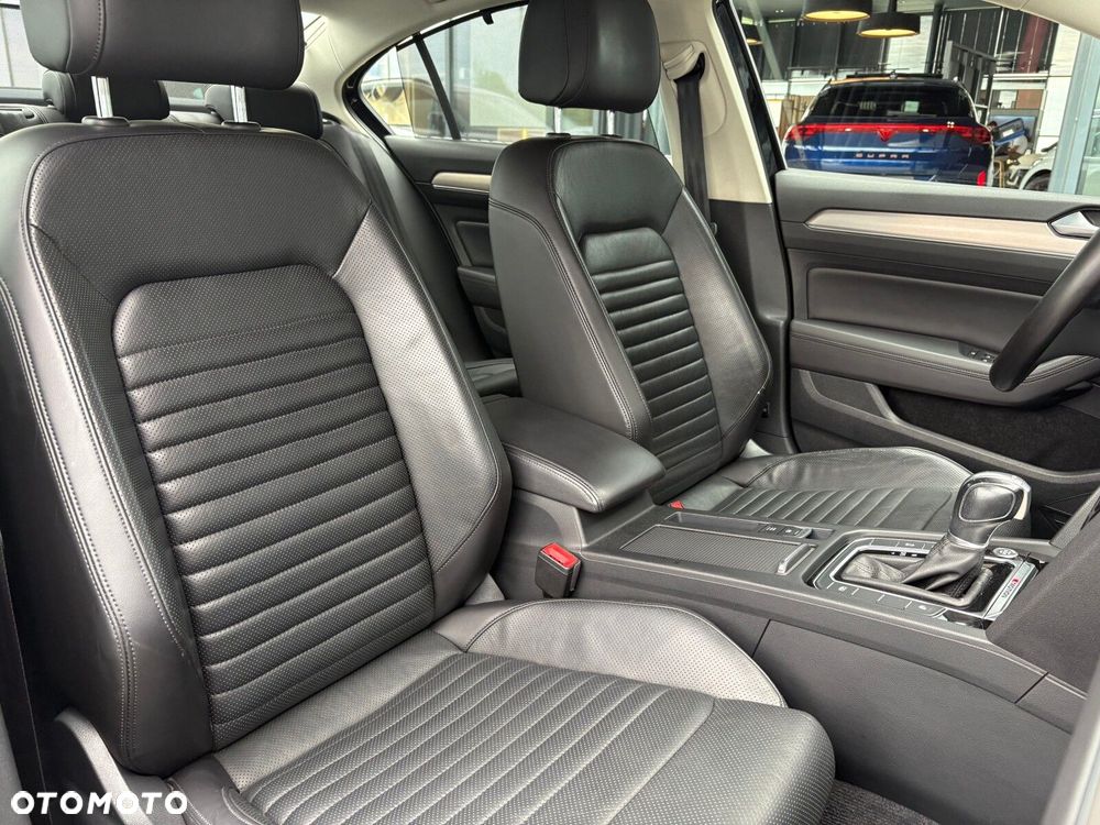 Volkswagen Passat 2.0 TDI Bi-Turbo BMT 4Mot Highline DSG - 17
