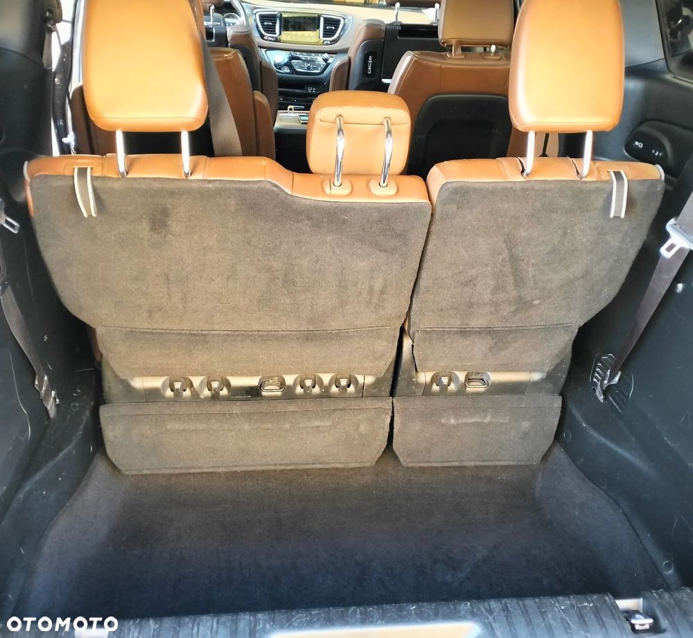 Chrysler Pacifica - 28