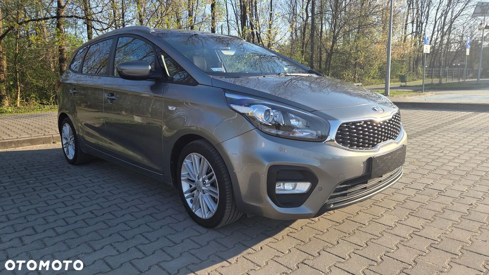 Kia Carens - 1