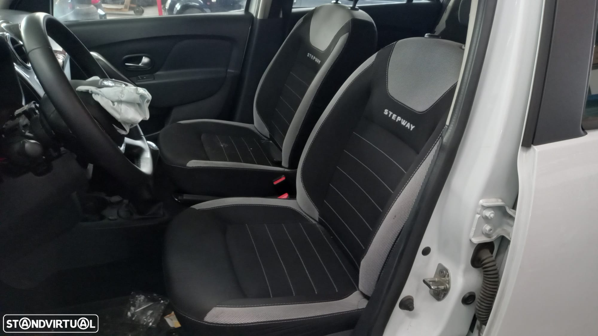 Painel traseiro esq Dacia Sandero II Stepway TCe 90 LPG 2017 - 5