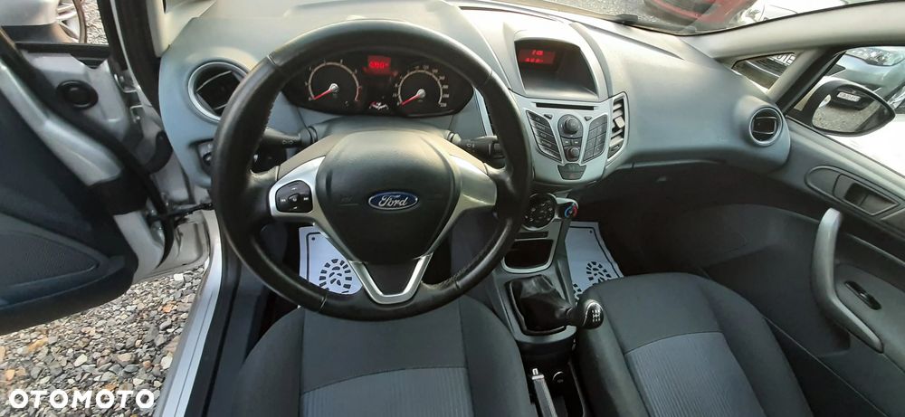 Ford Fiesta - 33