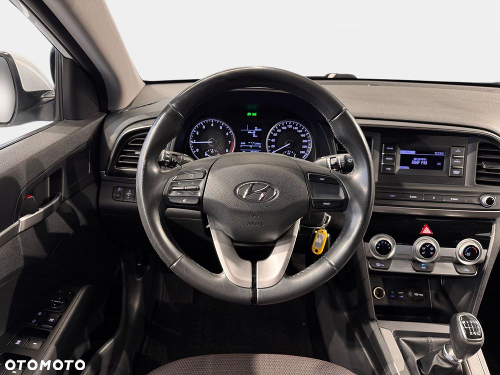 Hyundai Elantra - 17
