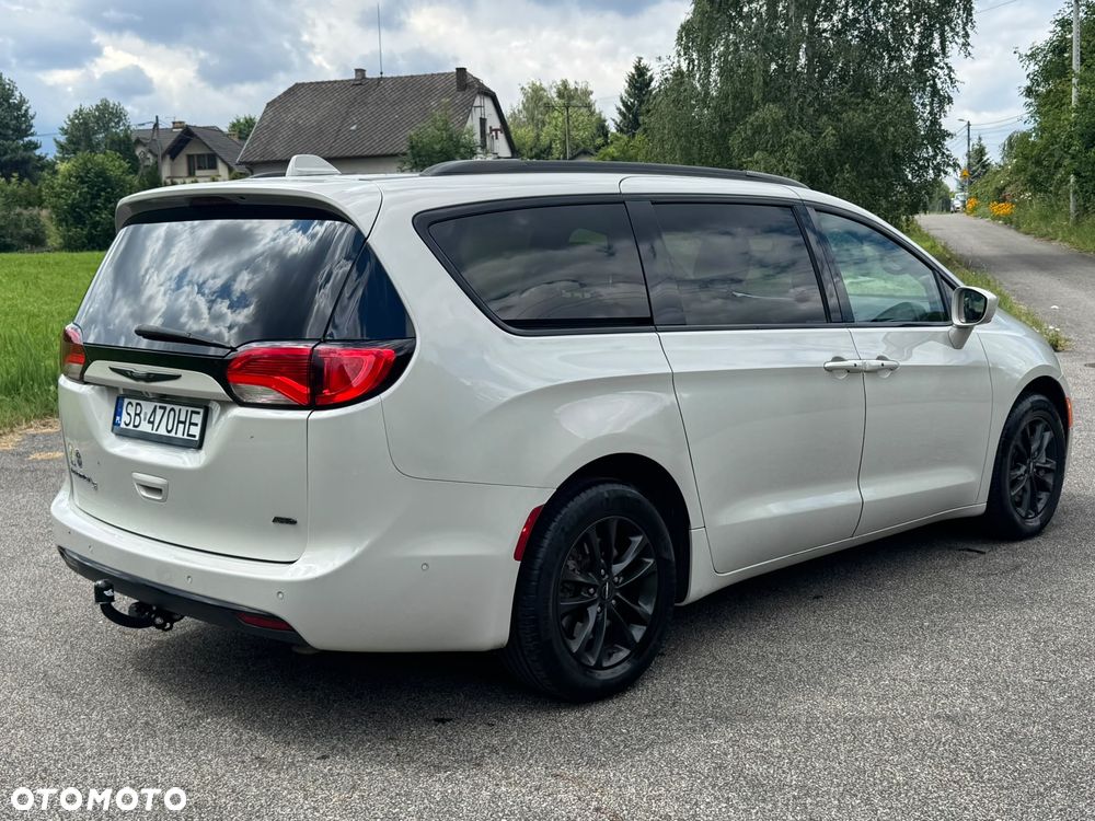 Chrysler Pacifica - 9