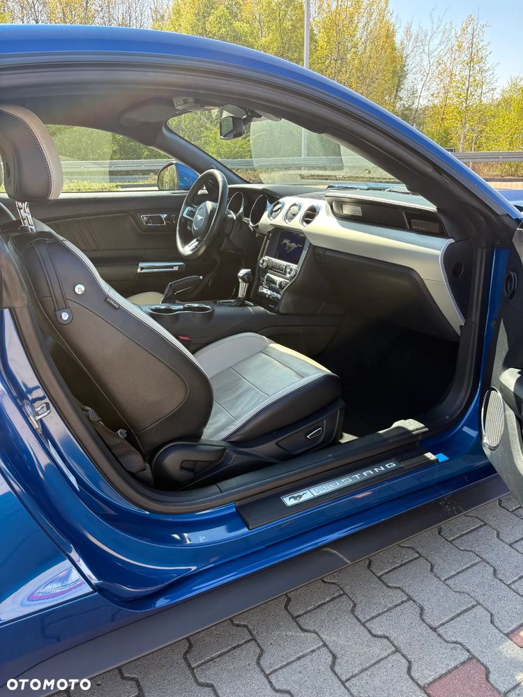 Ford Mustang - 4