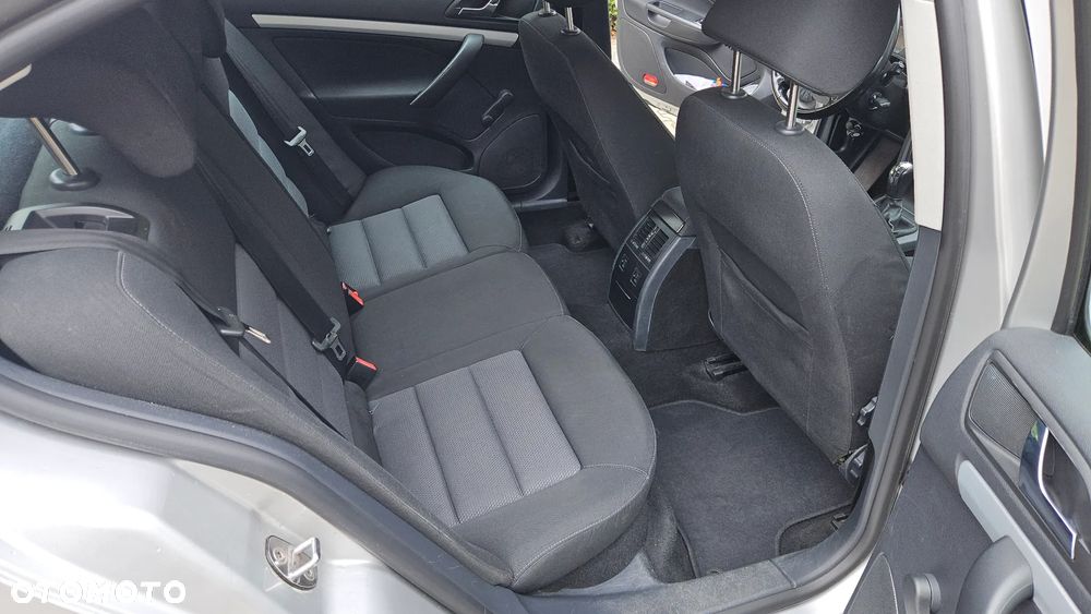 Skoda Octavia 1.6 Ambiente - 14