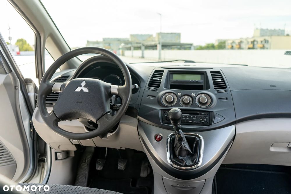 Mitsubishi Grandis 2.0 DI-D 6-Sitzer Intense - 7