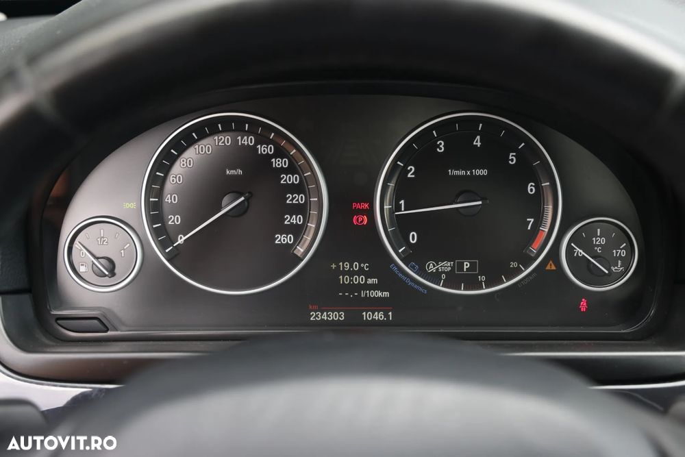 BMW Seria 5 520i Aut. Modern Line - 24