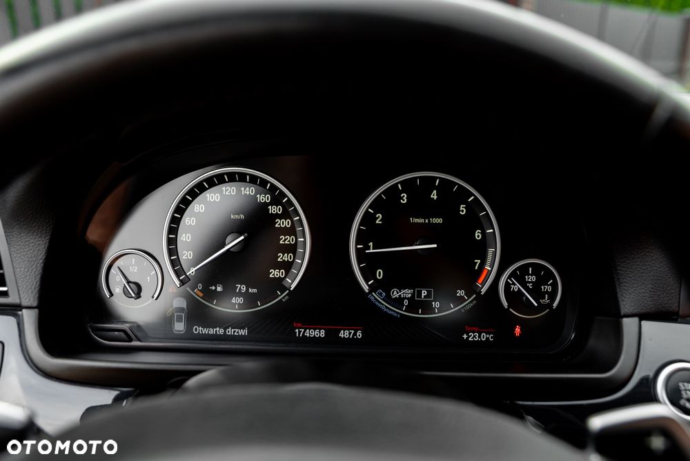 BMW Seria 5 528i xDrive Sport-Aut - 31