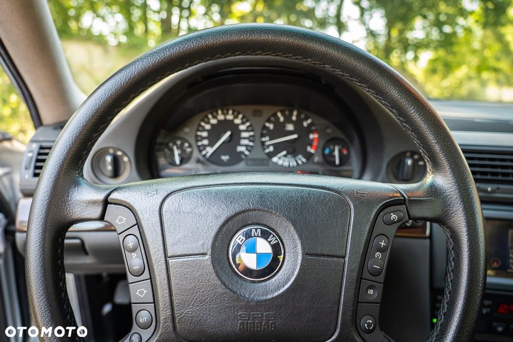 BMW Seria 7 735i - 27