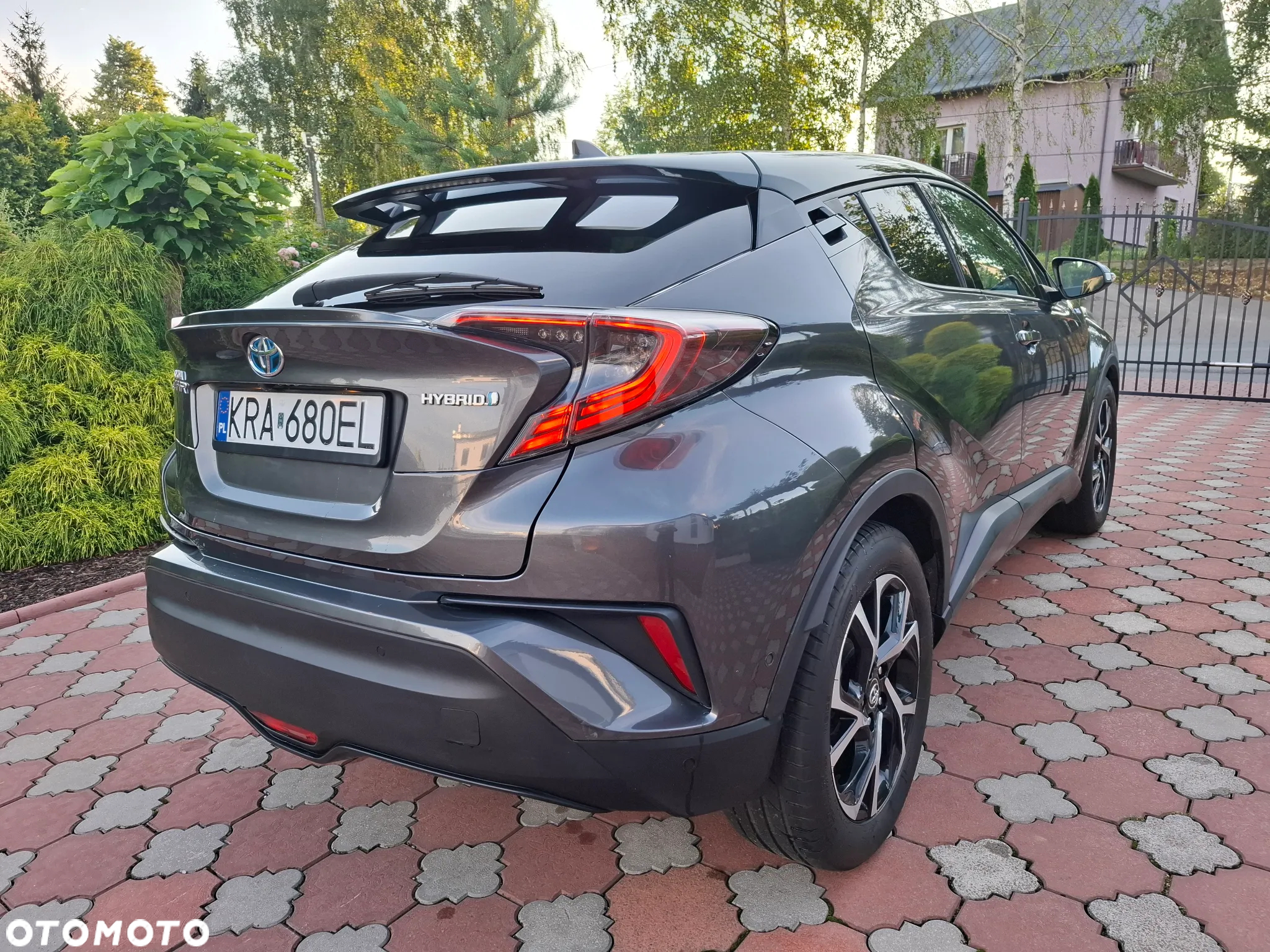Toyota C-HR 1.8 Hybrid Neon Lime powered by JBL - 6