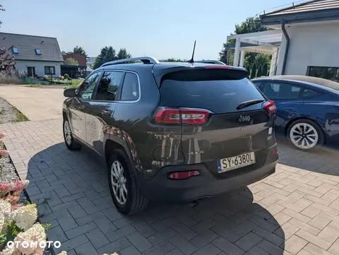 Jeep Cherokee - 4