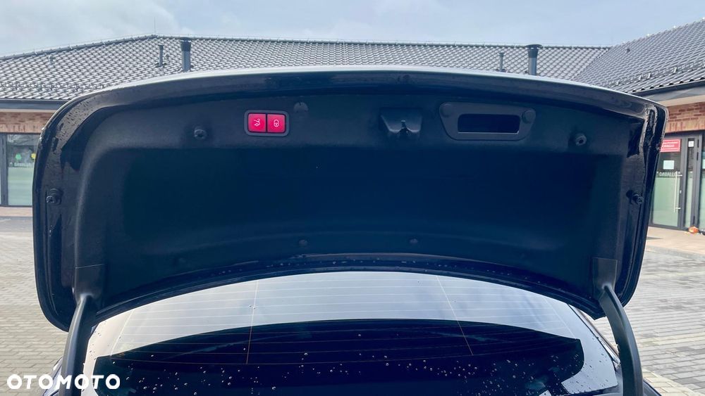 Mercedes-Benz Klasa C 300 4Matic 9G-TRONIC AMG Line - 11