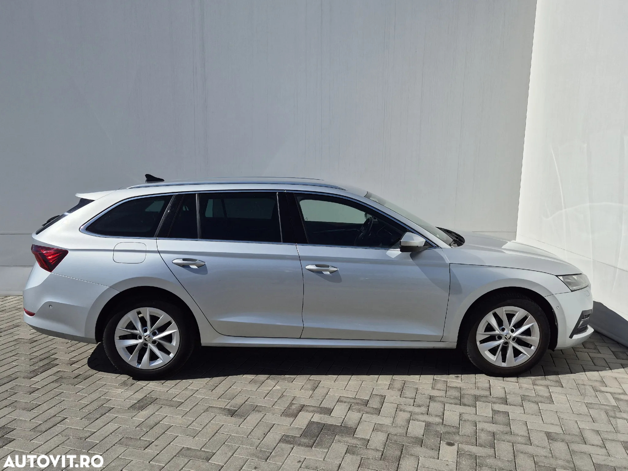 Skoda Octavia Combi 2.0 TDI DSG Style - 6