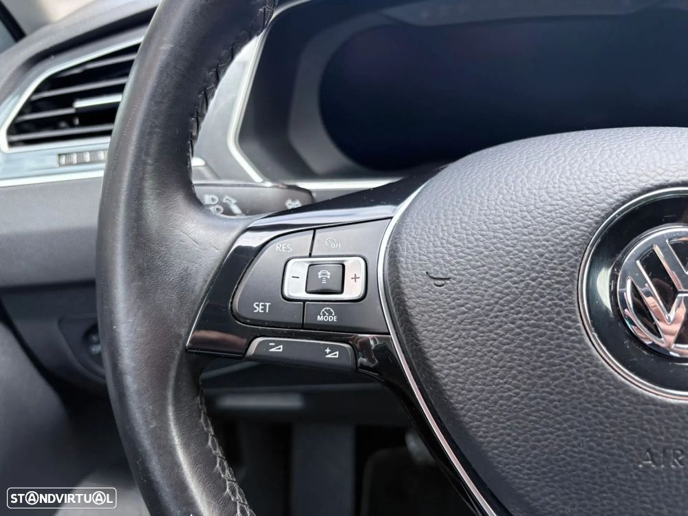 VW Tiguan 2.0 TDI R-Line - 38